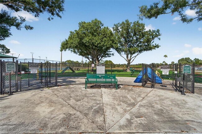 Building Photo - 11812 Lynmoor Dr