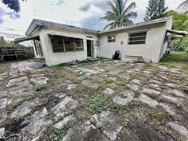 Building Photo - 6154 Flagler St