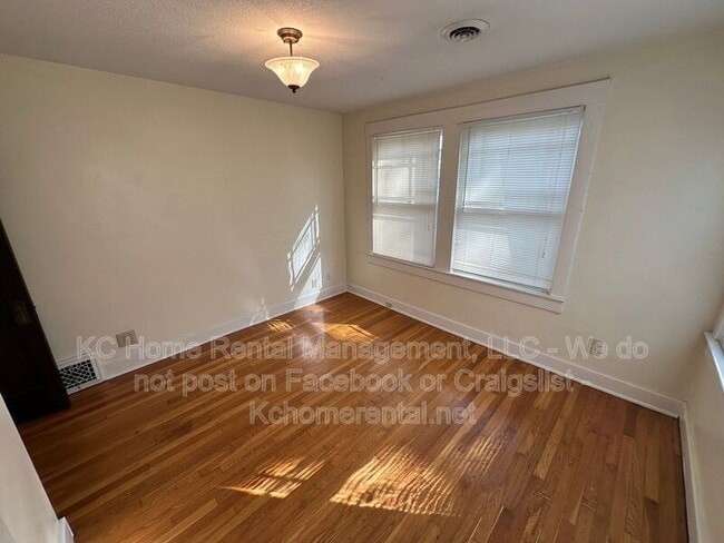 Building Photo - 5119 Grand Ave