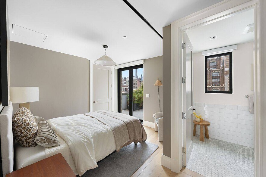 Building Photo - 164 W 74th St