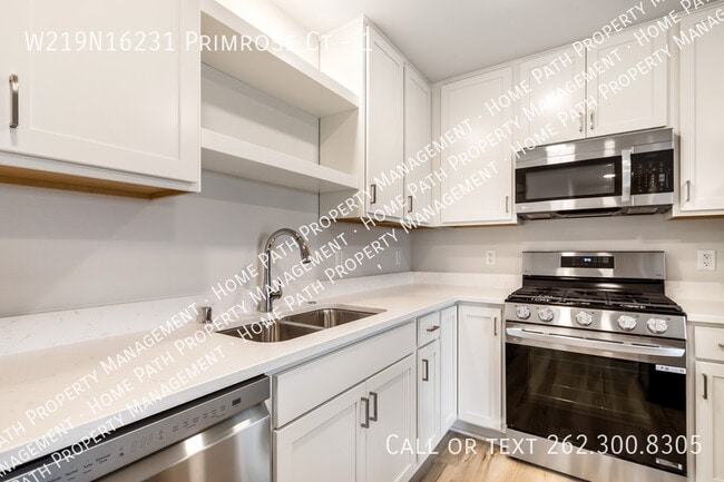 Building Photo - W219N16231 Primrose Ct