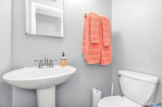 Building Photo - 5 Birch Ln