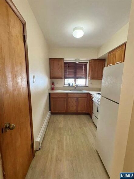 Building Photo - 402 Farnham Ave