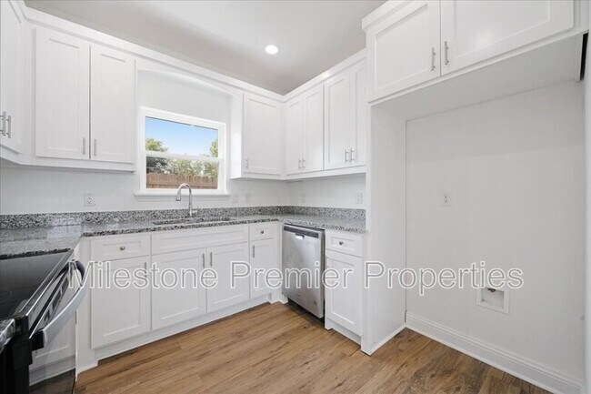 Building Photo - 3308 Moulton St
