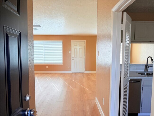 Building Photo - 17219 Foxfield Dr