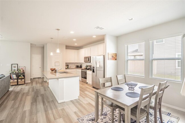 Building Photo - 301 Elm Br Trl