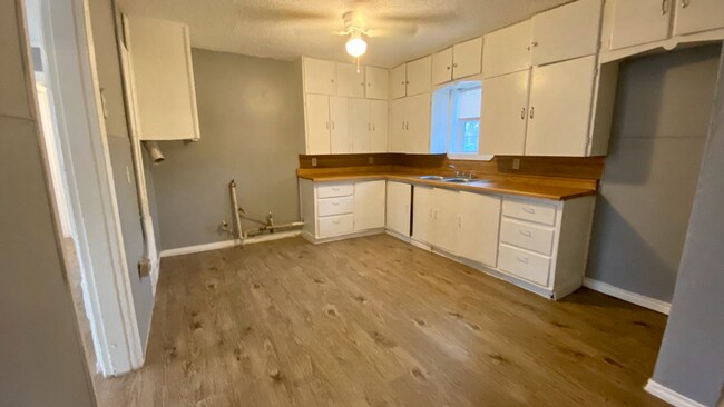 Building Photo - 122 Avenue V