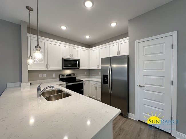 Building Photo - Charming 3 Bedroom Townhome in the heart of Fort Walton Beach!