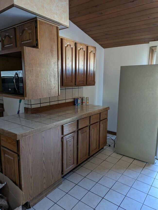 Kitchen - 5734 W Newport Ave