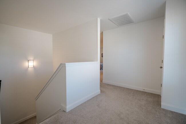 Building Photo - 63 Buckingham Dr