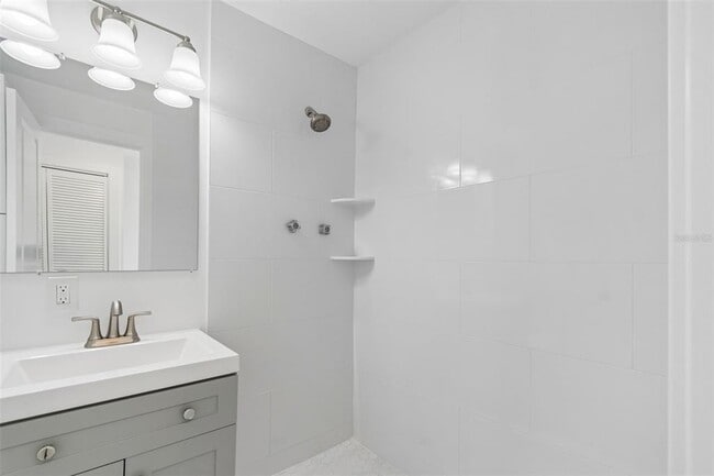 Building Photo - 8125 Bayshore Dr