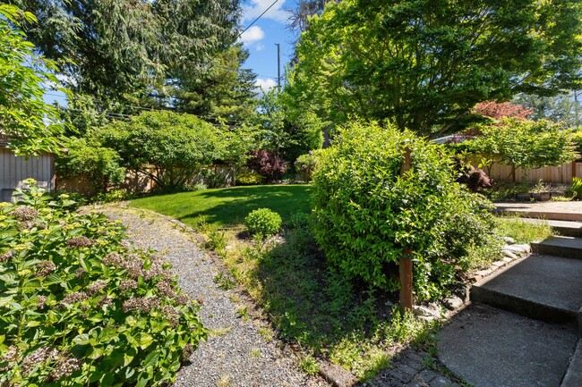 Building Photo - Beautiful 4 Bedroom Home in Richmond