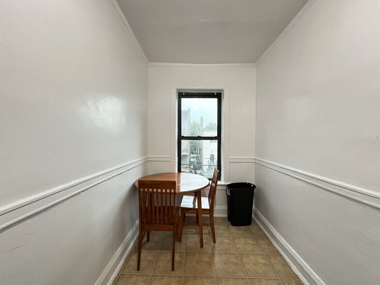Building Photo - 3310 W Schubert Ave