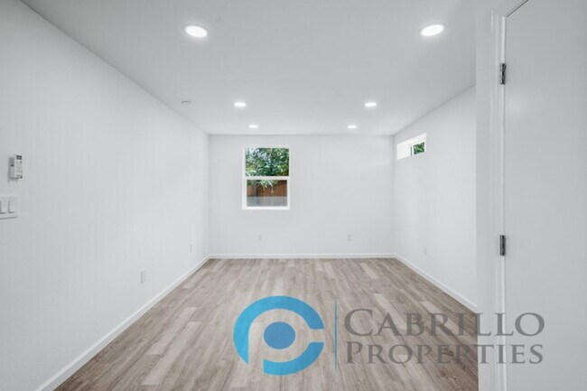 Building Photo - 2527 Tuberose St