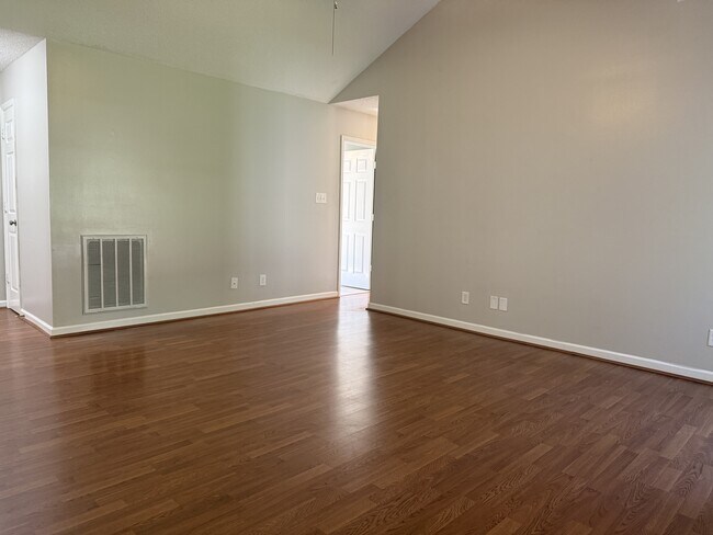 Building Photo - 122 Longleaf Cir