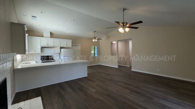 Building Photo - Brand New Fully Remodeled Home Near Cypress School in Tulare! Available Now!