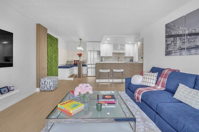 Building Photo - 2121 N Ocean Blvd