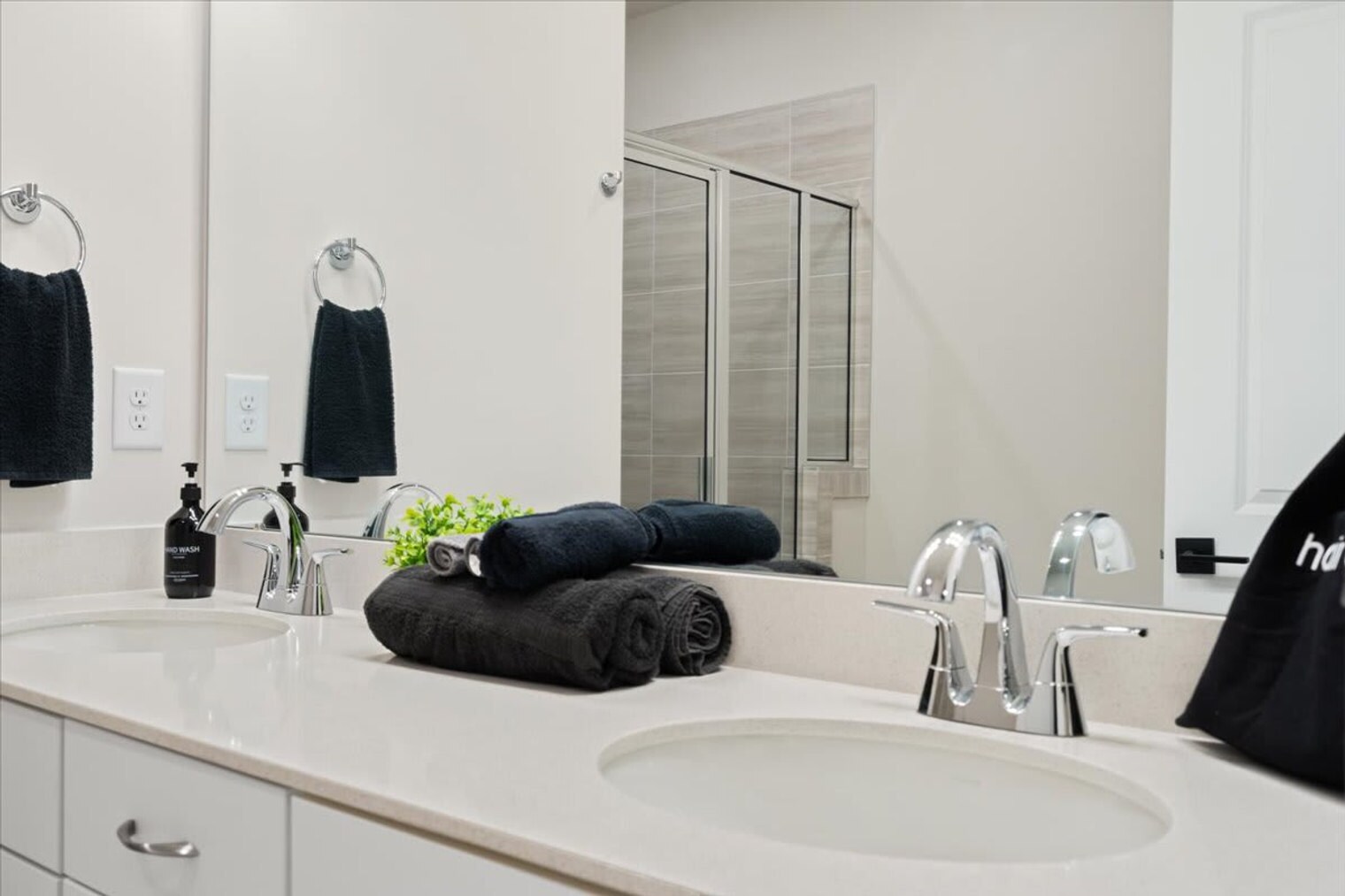 Building Photo - 2005 Clarksdale Dr