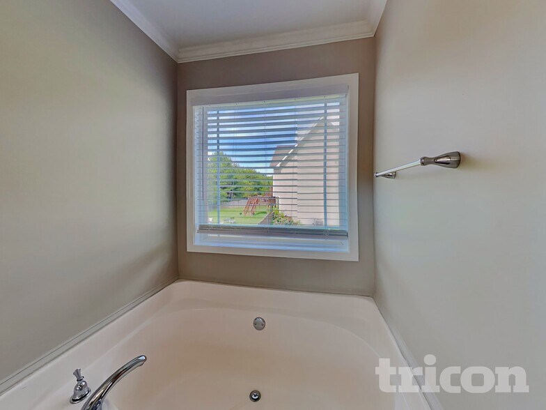 Building Photo - 217 Arbor Dr
