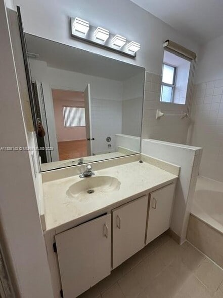 Building Photo - 5582 NW 102nd Pl