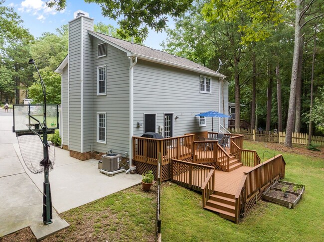 Building Photo - Gorgeous 3 Bedroom Traditional Home Locate...