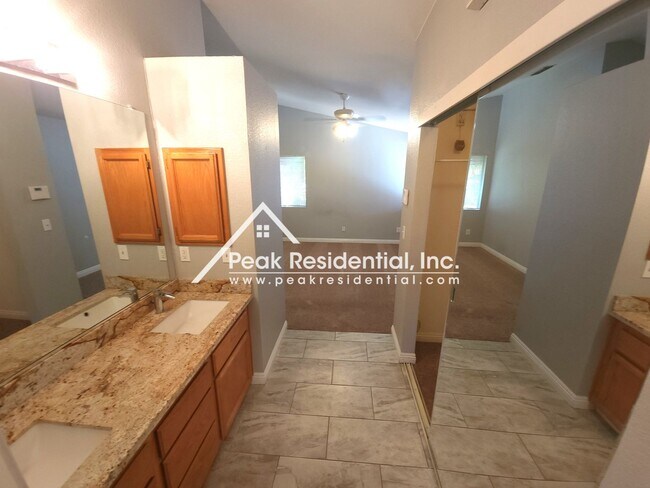 Building Photo - 10172 Sheffield Oak Way