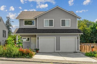 Building Photo - 2 bedroom in Seattle WA 98108