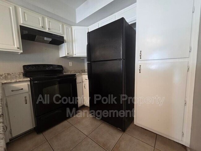 Building Photo - 709 Pineville Ln