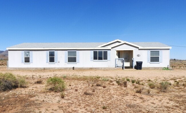 Building Photo - Your Country Living Retreat Awaits