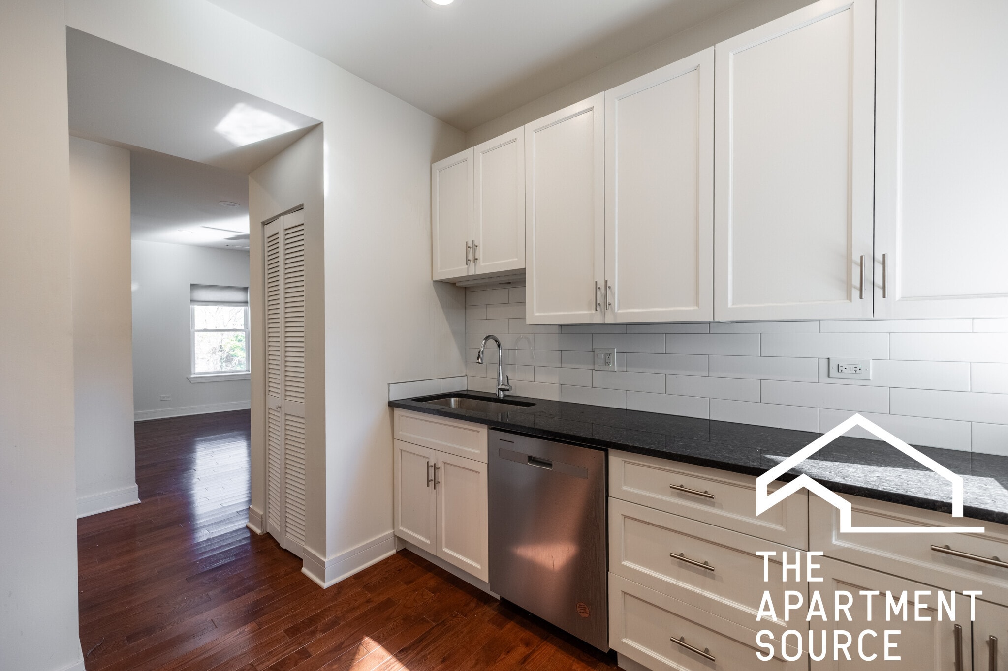 Building Photo - 1151 W Lunt Ave