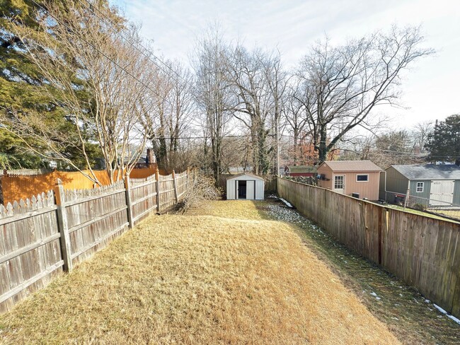 Building Photo - Fully renovated Three-Bedroom In Baltimore