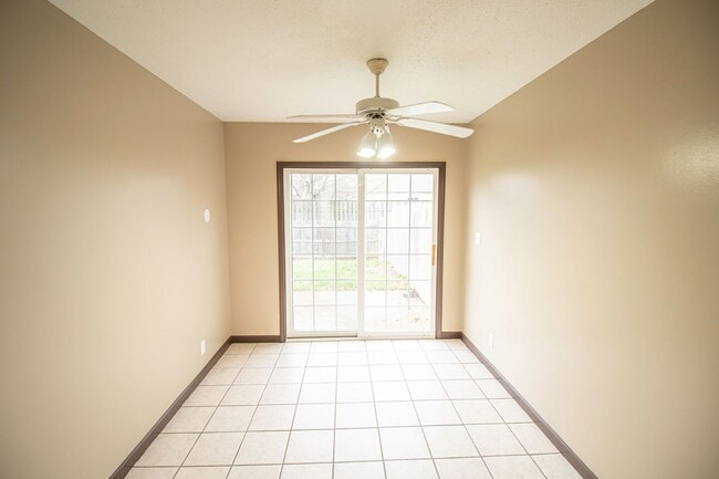 Building Photo - 2225 Bridgewater Cir