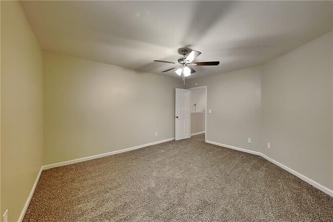 Building Photo - 7003 Hampshire Ct