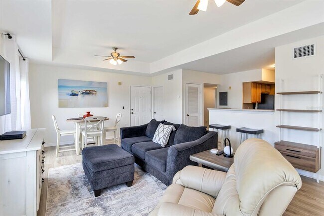Building Photo - 1050 Villagio Cir