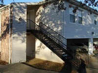 Building Photo - Location + Amenities + Covered Parking