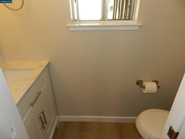 Building Photo - 5519 Roundtree Dr