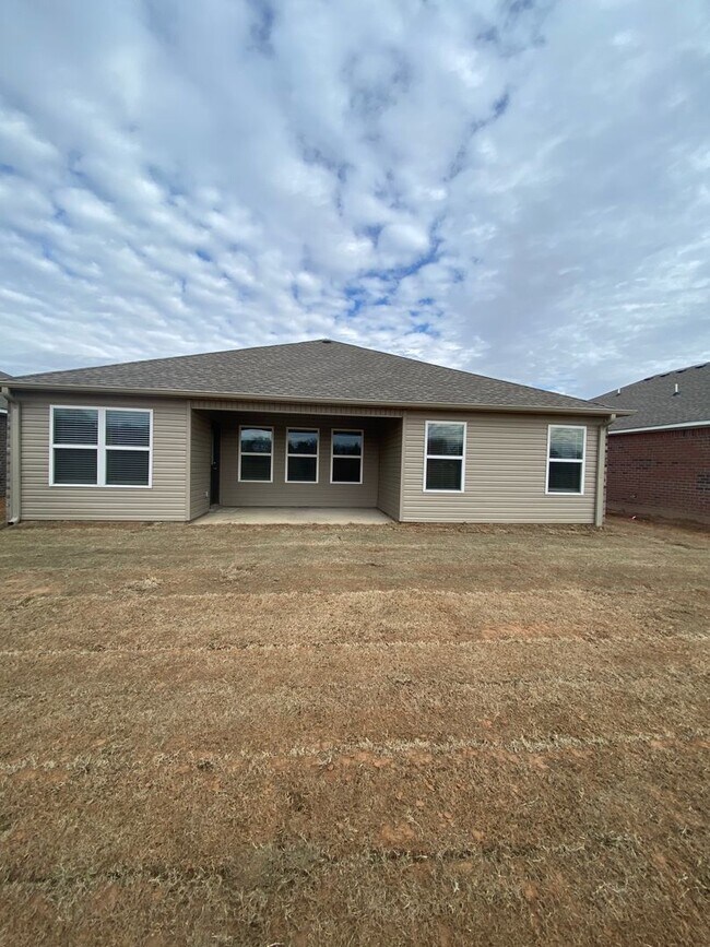 Building Photo - NOW PRE-LEASING — Charming 3-Bedroom | 2-Bath Home in Regency Park