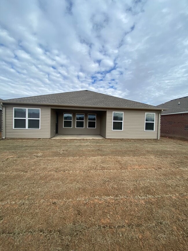 Building Photo - NOW PRELEASING — Charming 3-Bedroom | 2-Bath Home in Regency Park