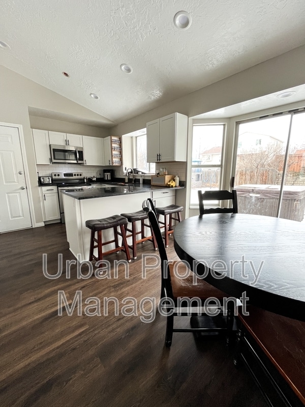 Building Photo - 734 W 2220 N