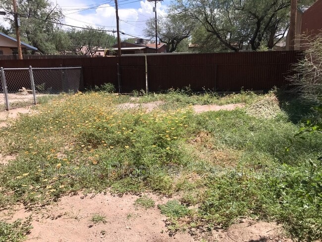 Building Photo - 722 E Drachman St