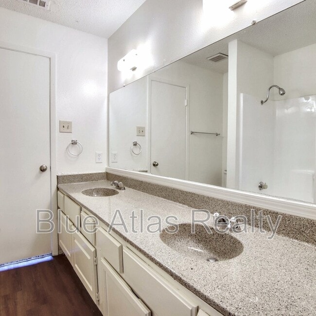 Building Photo - 2718 Wimbledon Ct