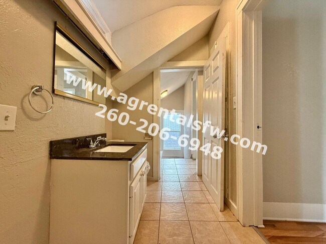 Building Photo - 310 W Dewald St