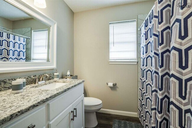 Building Photo - 5511 Hooper Dr