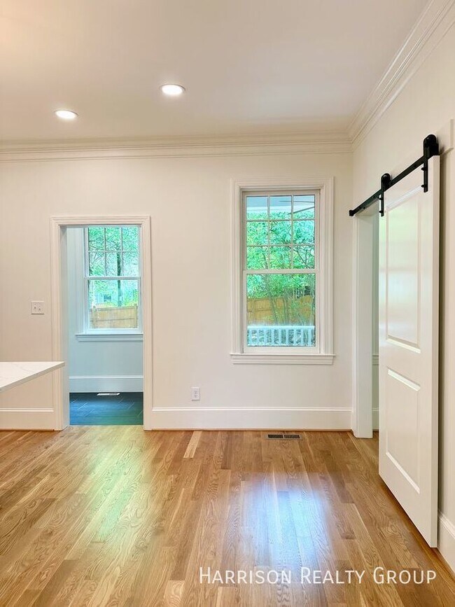 Building Photo - Beautifully Renovated Home In Historic Boy...