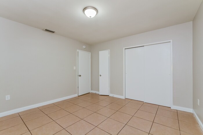 Building Photo - 2995 Westland Rd