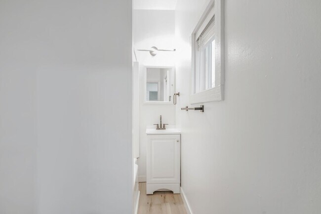 Building Photo - 135NE