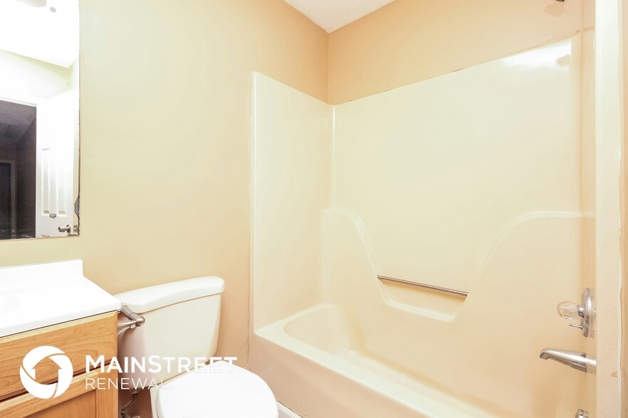 Building Photo - 2432 Laurel Hill Ct