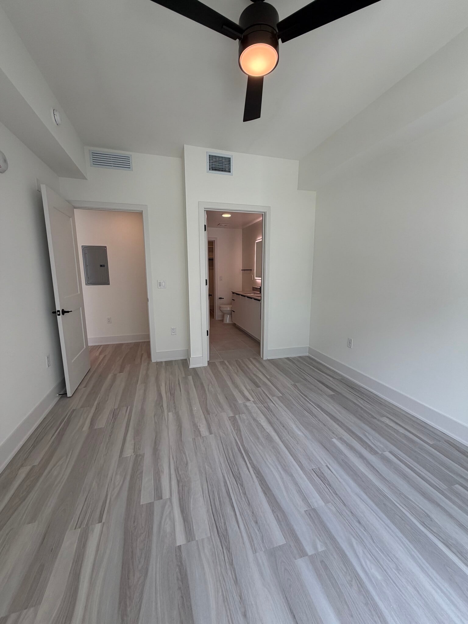 Building Photo - 2375 NE 186th St