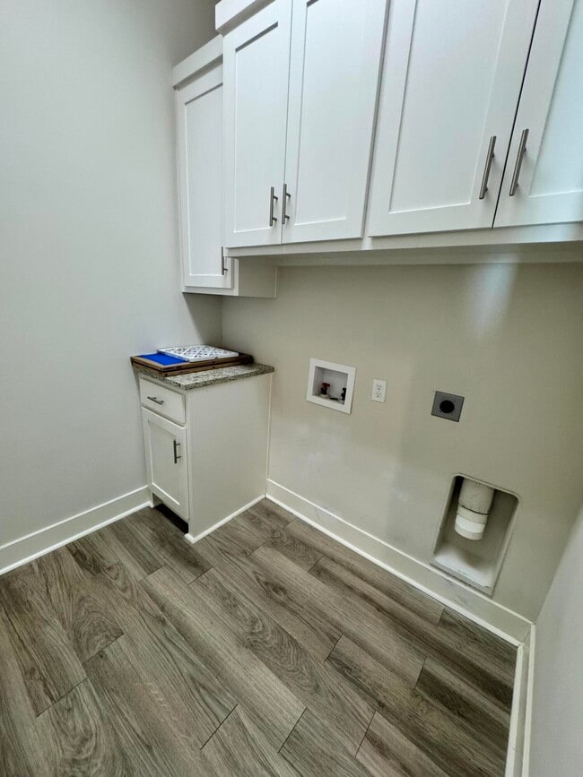 Building Photo - 23 Wilshire Blvd