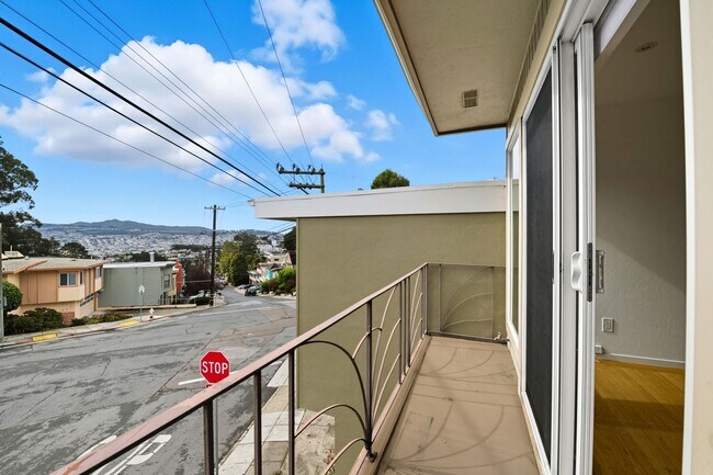 Building Photo - 805 Foerster St